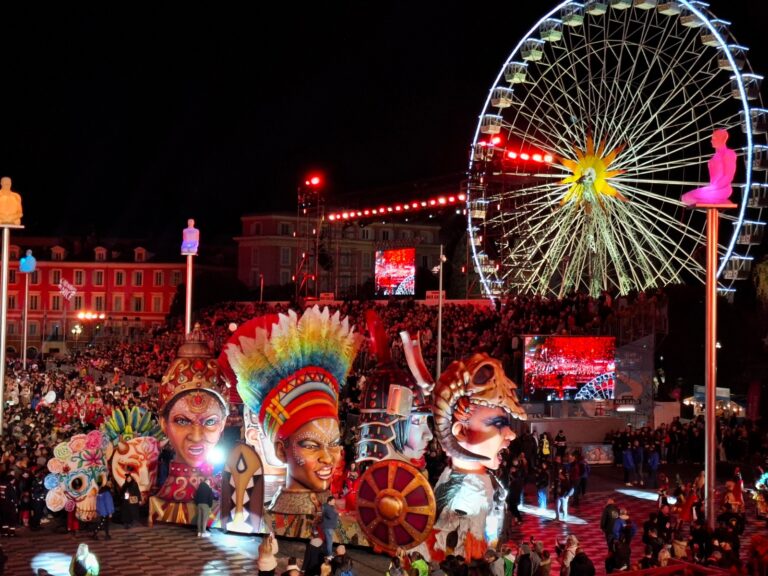 Corso carnavalesque illuminé à Nice