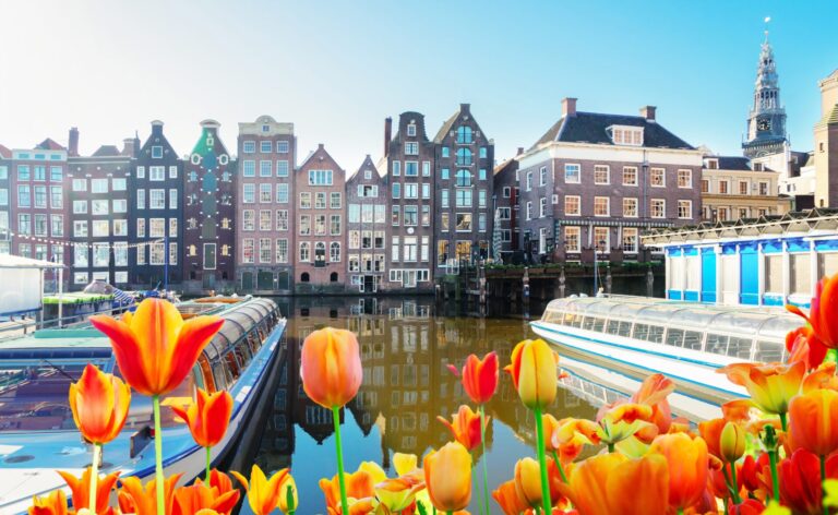 Canaux d'Amsterdam découverts lors d'une croisière en Hollande